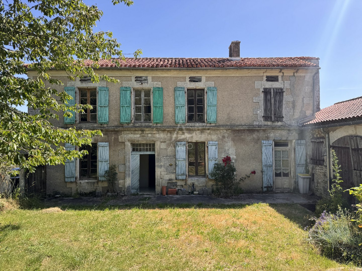 vente Maison à rénover Chadurie - Photo 1