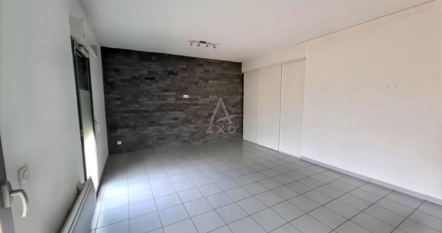 location Local commercial Lourdes