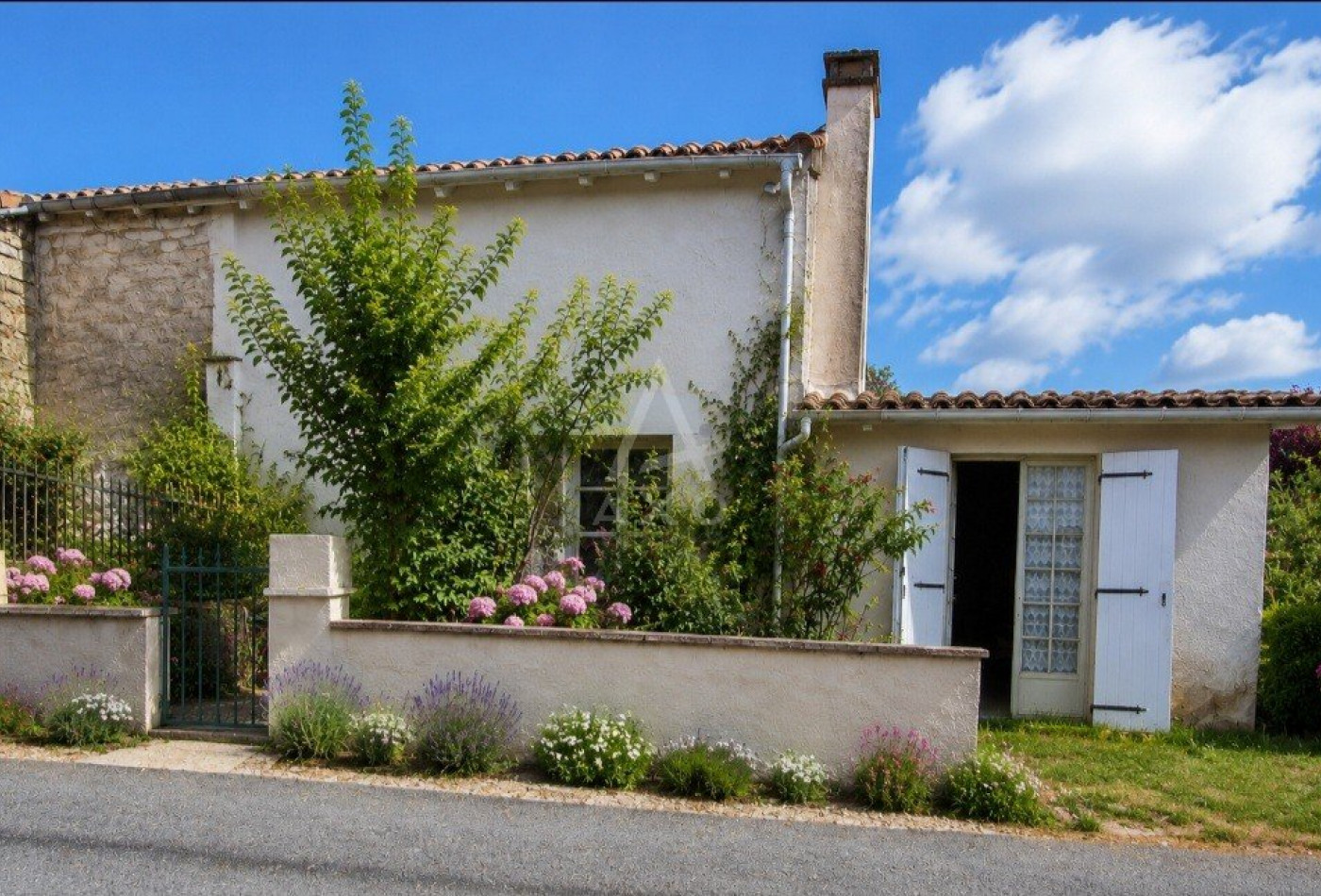 vente Maison Chazelles - Photo 1