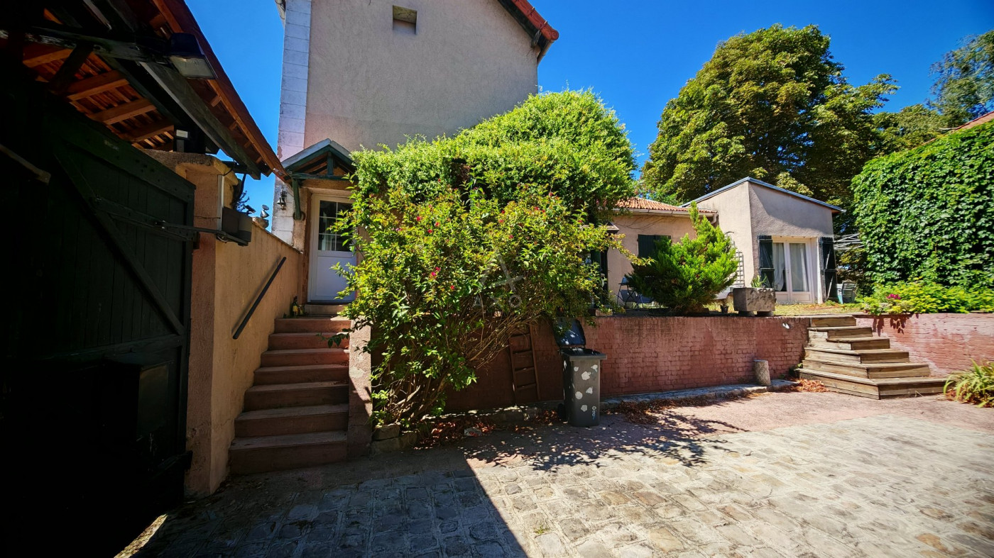 vente Ensemble immobilier Bonneuil En France - Photo 1