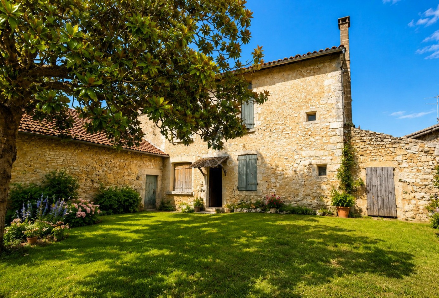vente Maison de caractère La Rochefoucauld-en-angoumois - Photo 1
