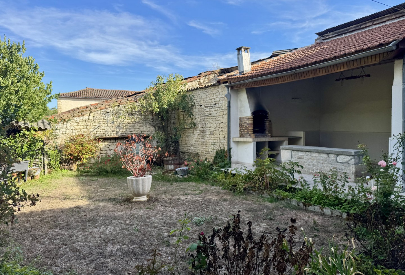 vente Maison Saint Amant De Boixe - Photo 2