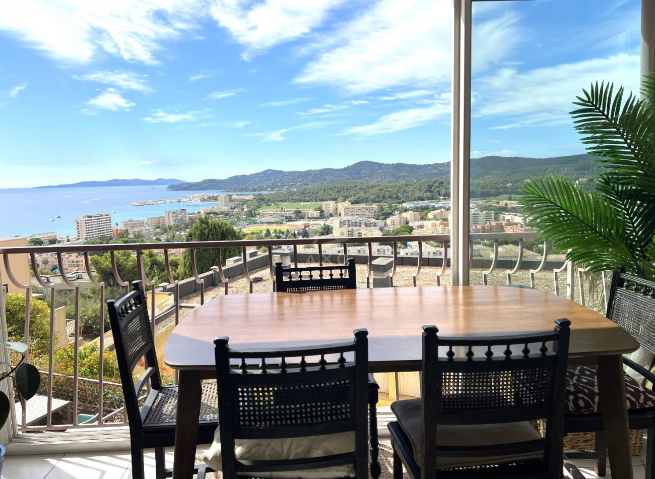vente Appartement Le Lavandou - Photo 2
