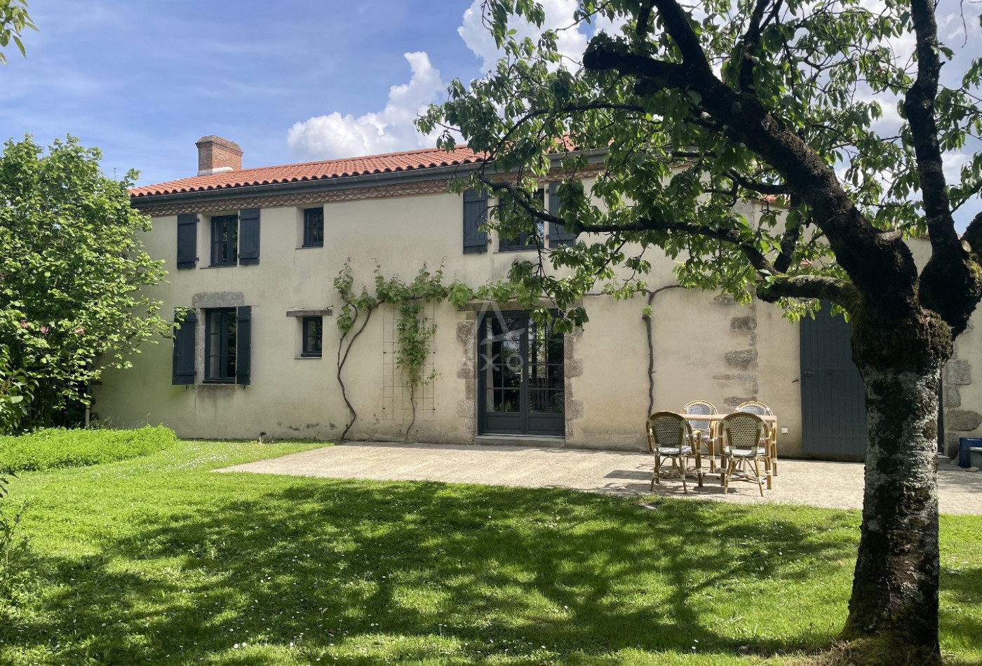 vente Maison et dépendances Les Brouzils - Photo 1
