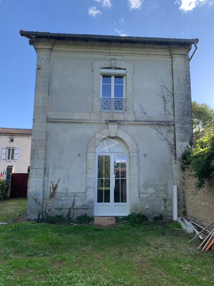 vente Maison La Couronne - Photo 1