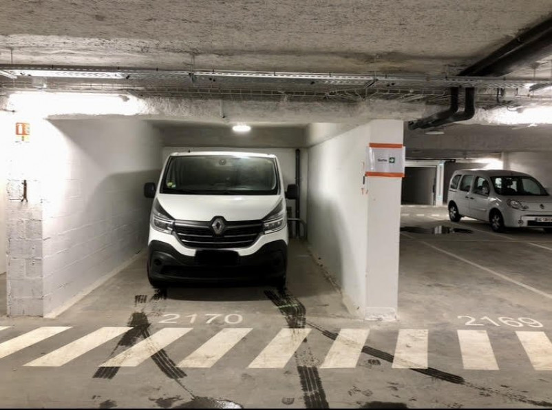 location Parking intérieur Paris 18eme Arrondissement - Photo 1