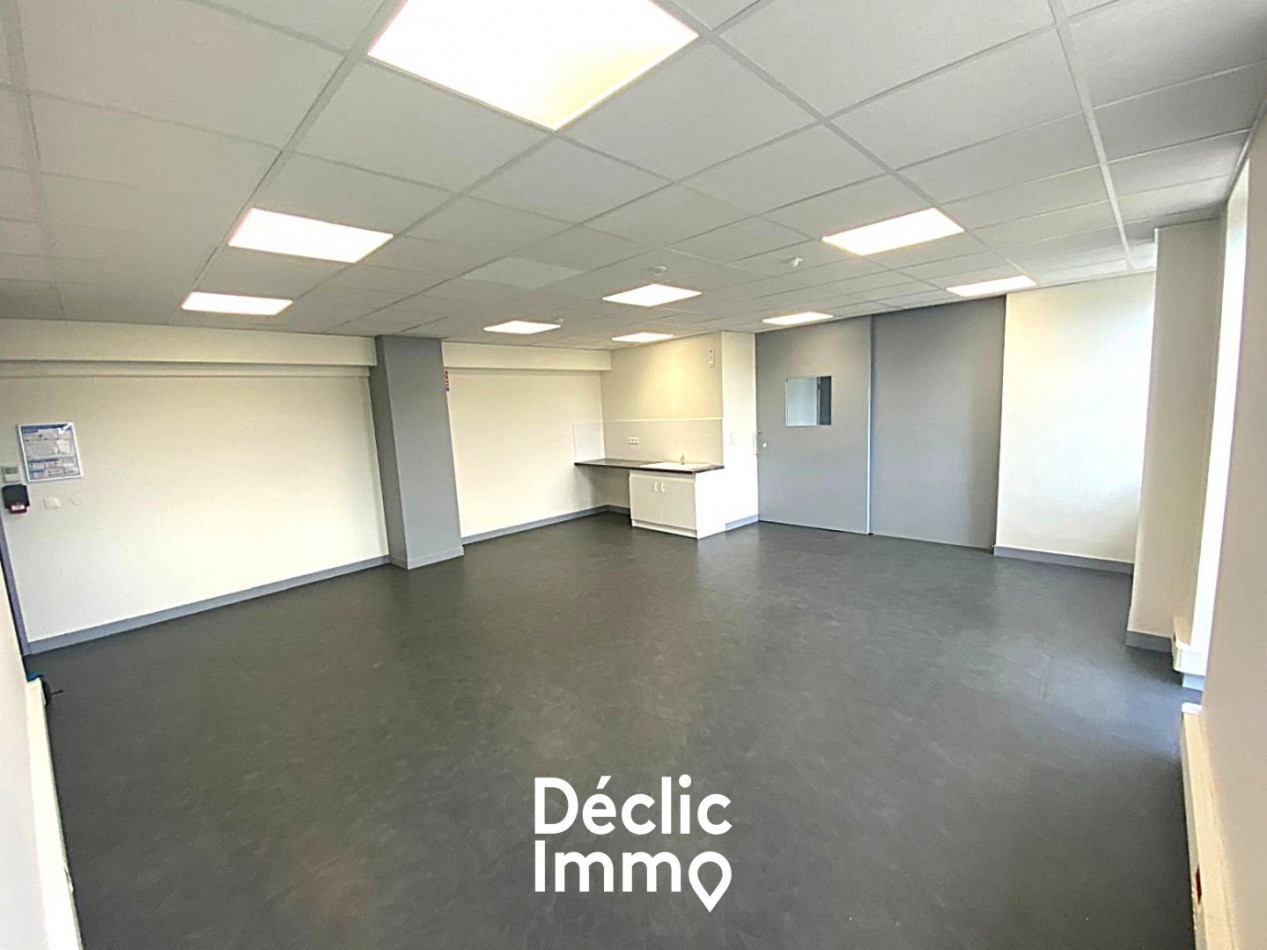 vente Locaux d'activité La Roche Sur Yon - Photo 2