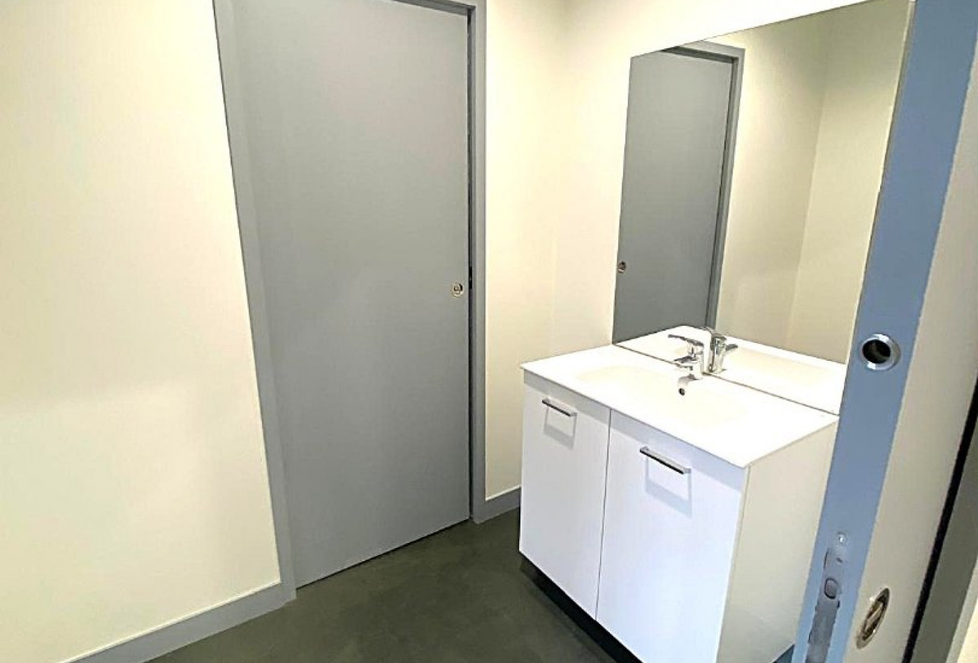 vente Locaux d'activité La Roche Sur Yon - Photo 6