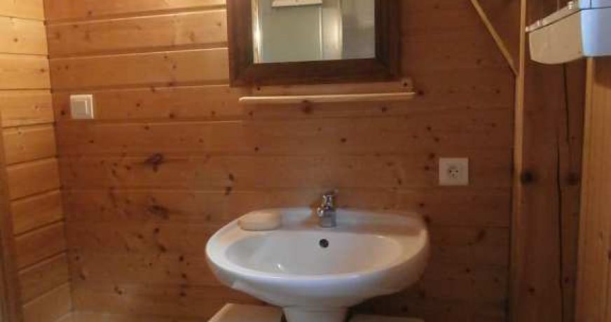 en location saisonnière Chalet en bois Chastreix