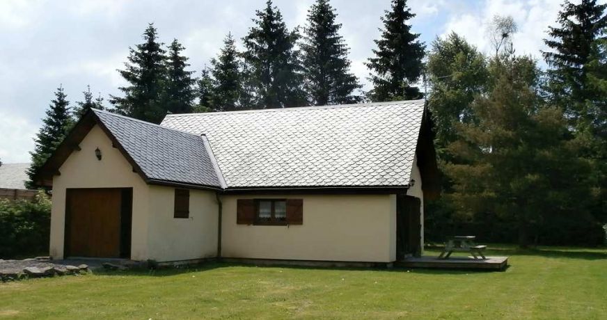 en location saisonnière Chalet en bois Chastreix