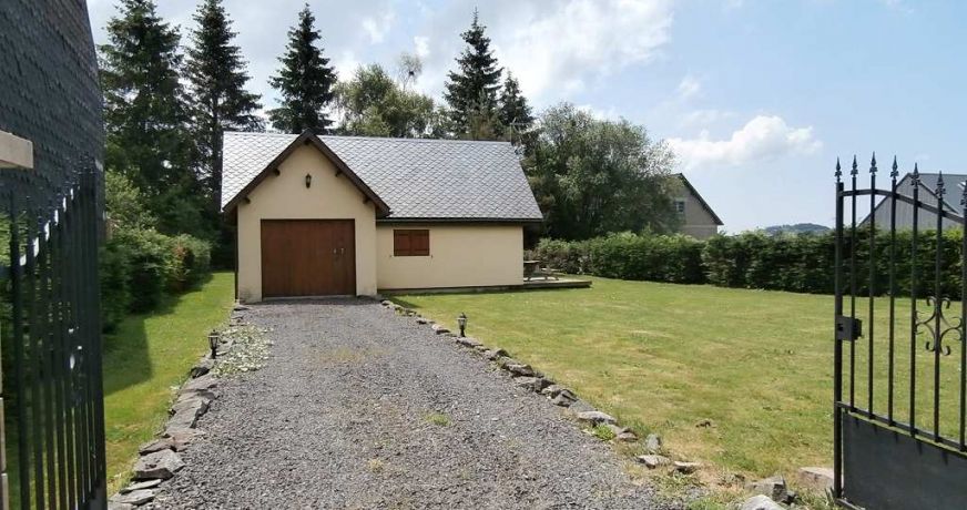 en location saisonnière Chalet en bois Chastreix