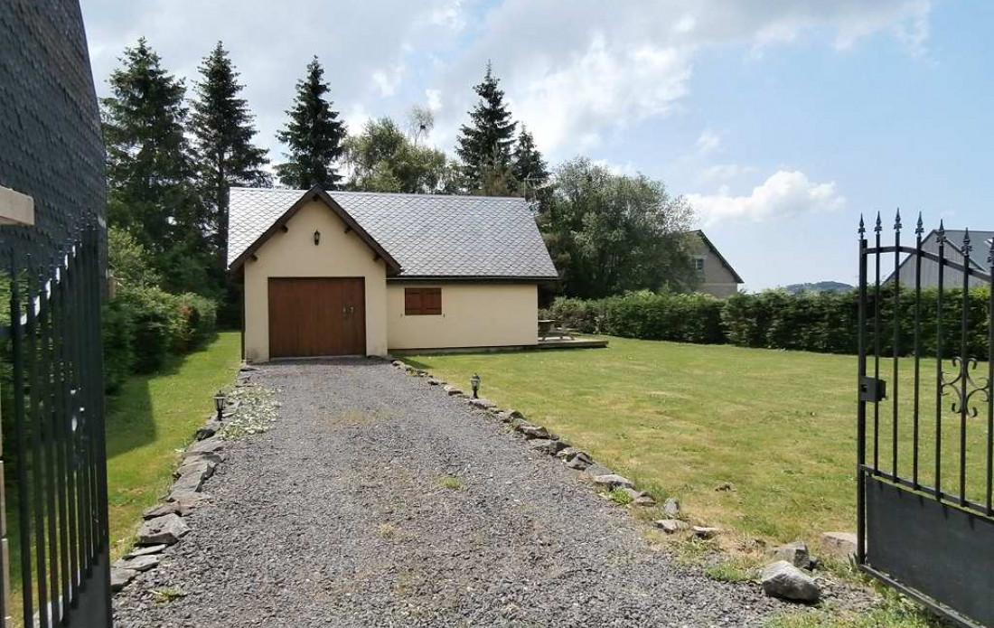 en location saisonnière Chalet en bois Chastreix - Photo 1