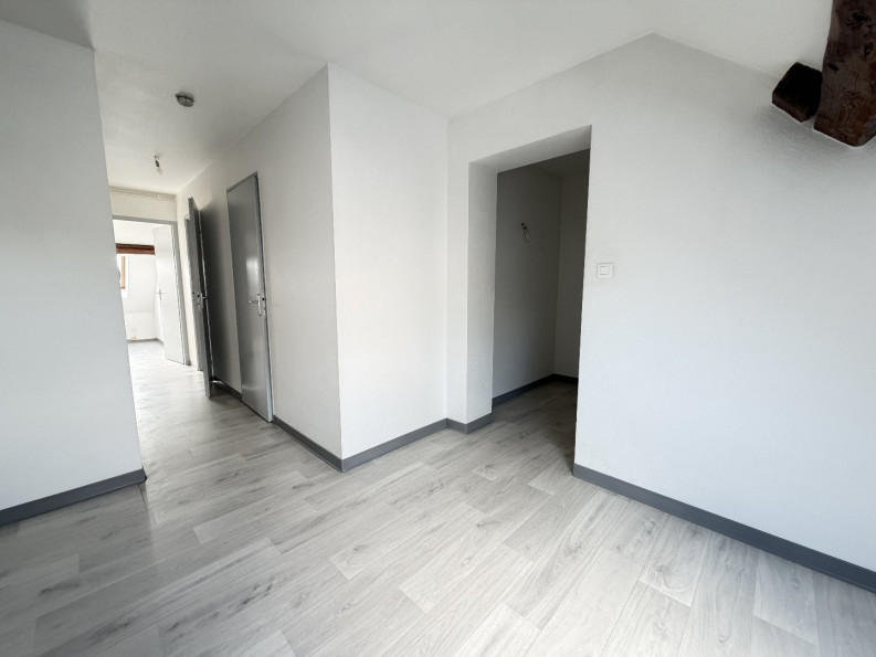 location Appartement Bourogne - Photo 3