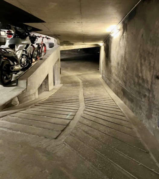location Parking intérieur Paris 17eme Arrondissement - Photo 2