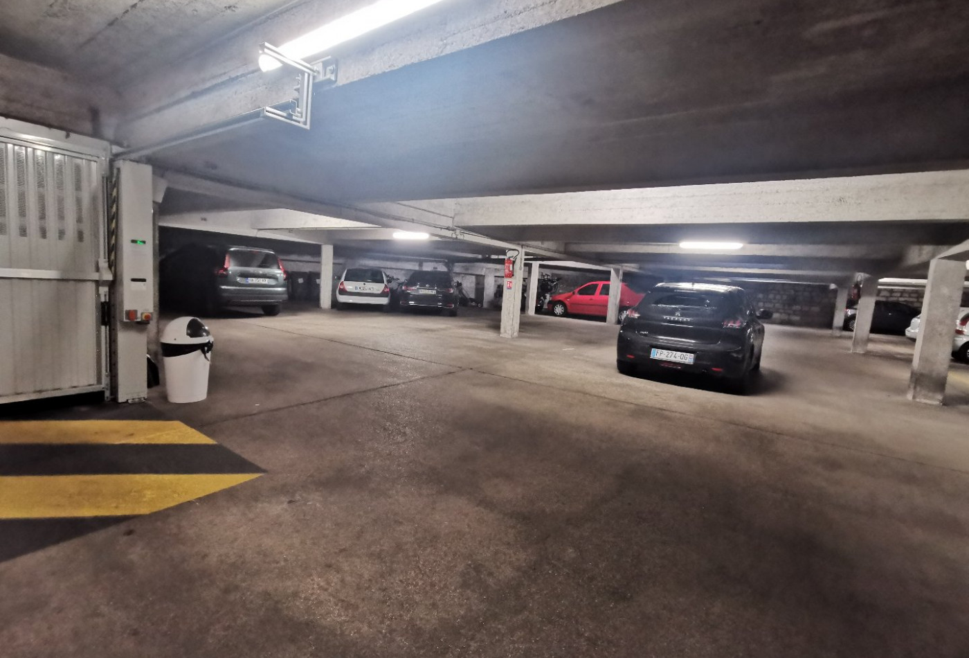 location Parking intérieur Creteil - Photo 2