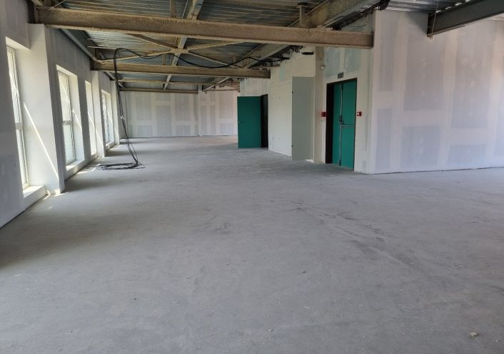 à louer Ateliers et bureaux Cachan