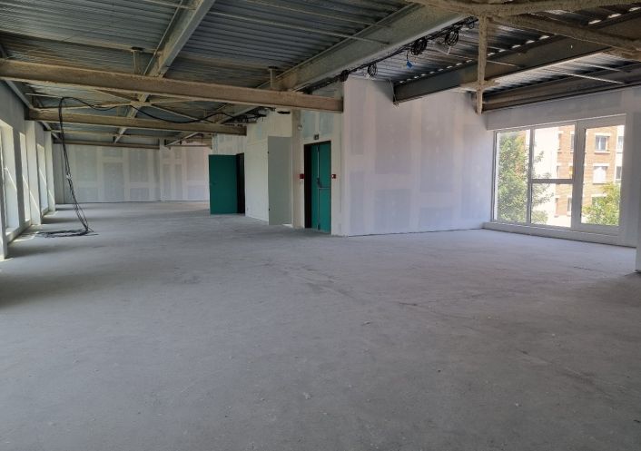 à louer Ateliers et bureaux Cachan