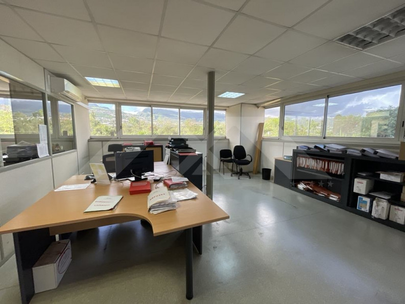 location Local commercial Le Port - Photo 3