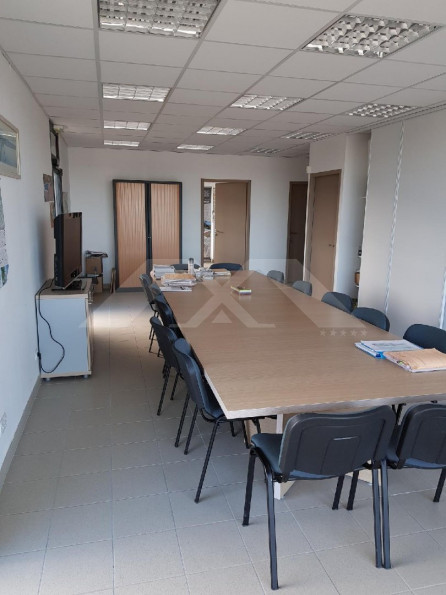 location Local commercial Arles - Photo 2