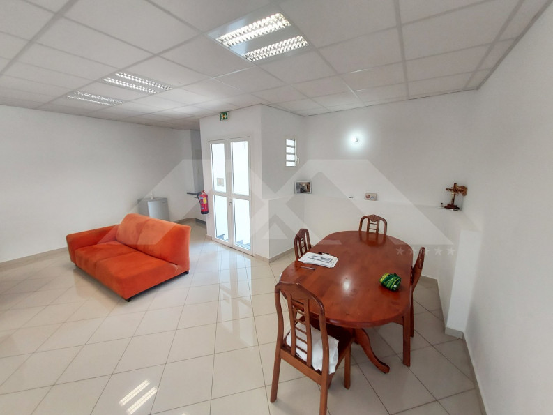 location Local commercial Sainte Clotilde - Photo 2