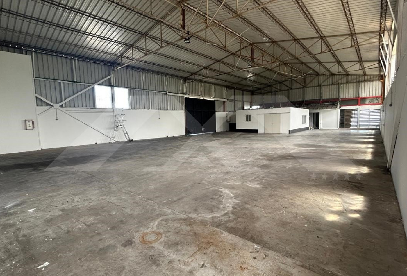 location Hangar Le Tampon - Photo 3