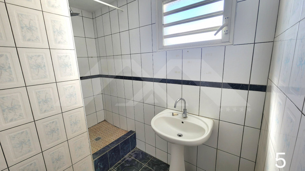 location Local commercial Saint Pierre - Photo 6