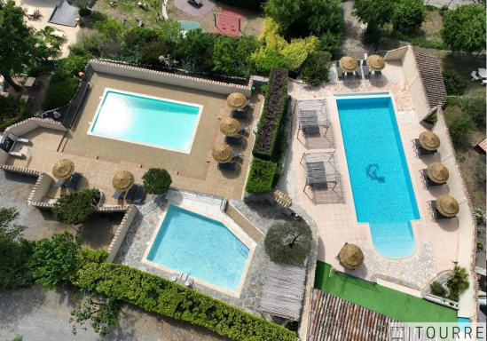 Charmant domaine touristique à vendre. Agence tourre
