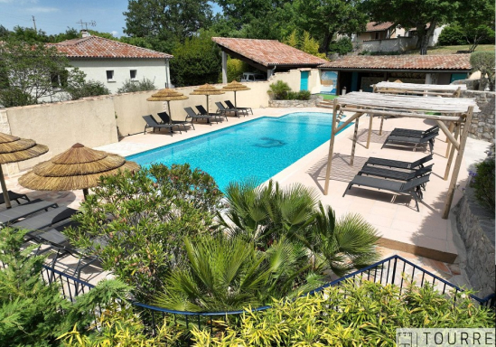 Charmant domaine touristique à vendre. Agence tourre