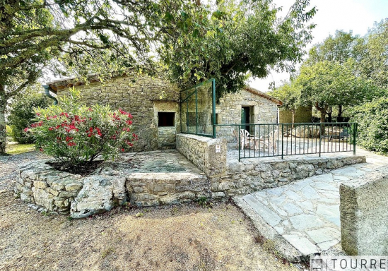 Charmant domaine touristique à vendre. Agence tourre