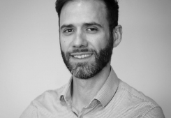 Portrait authentique du responsable de l'agence selection ocean à biarritz, alexis chatelot Selection ocean saint jean de luz