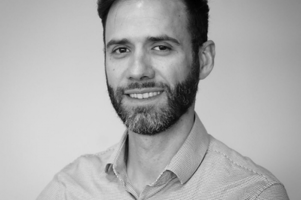 Portrait authentique du responsable de l'agence selection ocean à biarritz, alexis chatelot Selection ocean saint jean de luz