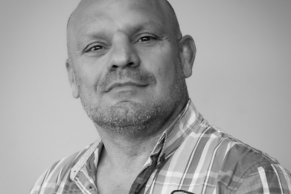 Portrait authentique de christophe quatrevieux, responsable du secteur basque Selection ocean saint jean de luz