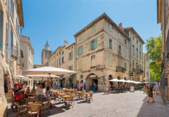 Uzès en mai 2025 : culture, artisanat et traditions au cœur de la cité ducale Uzege immobilier