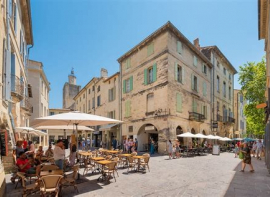 Uzès en mai 2025 : culture, artisanat et traditions au cœur de la cité ducale Uzege immobilier