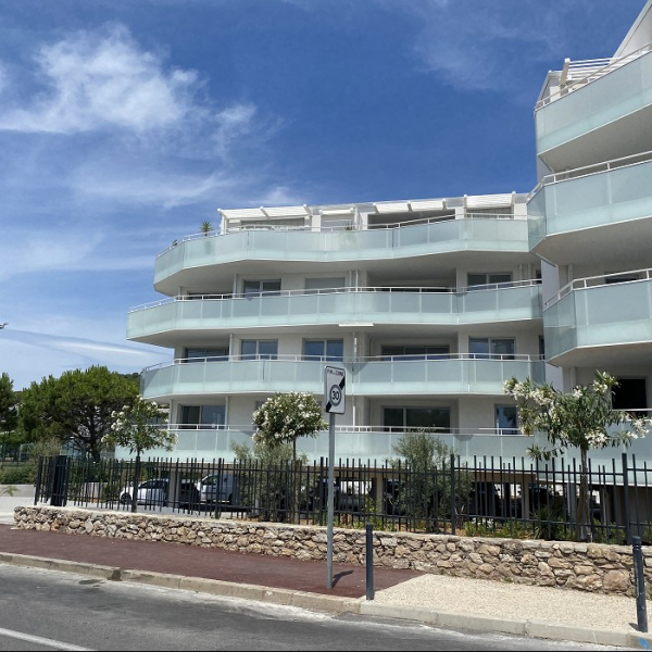 Félicitations à magali jaumard en particulier pour sa réactivité et son écoute Agence amarine