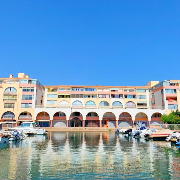 Vendu sur la marina des quilles, résidence port saint clair Agence amarine