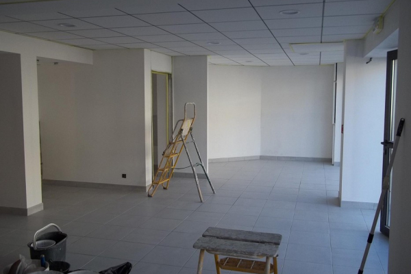Les travaux de l'agence s'antoni immobilier jmg vias avancent ! Soleil & prestige immobilier