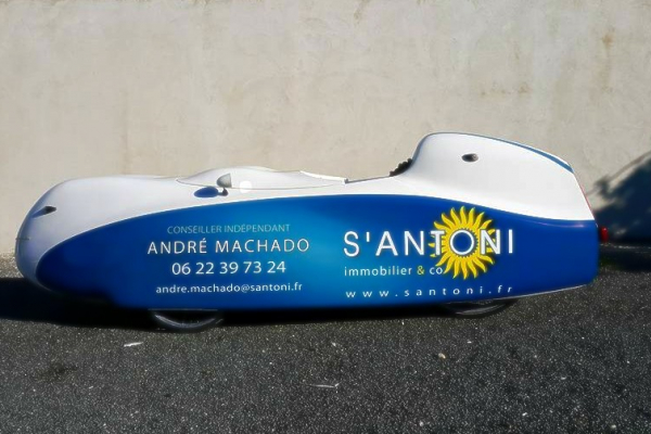 Après la batmobile, découvrez la santonimobile ! Soleil & prestige immobilier