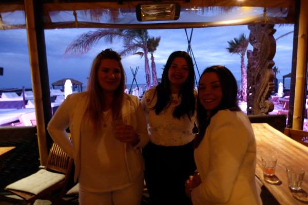 Album souvenir soirée blanche au jungle beach ! Soleil & prestige immobilier