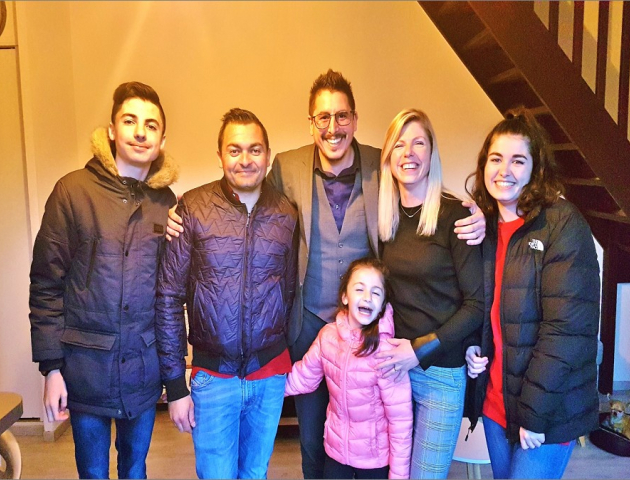 Famille heureuse de son achat au cap d'agde S'antoni immobilier