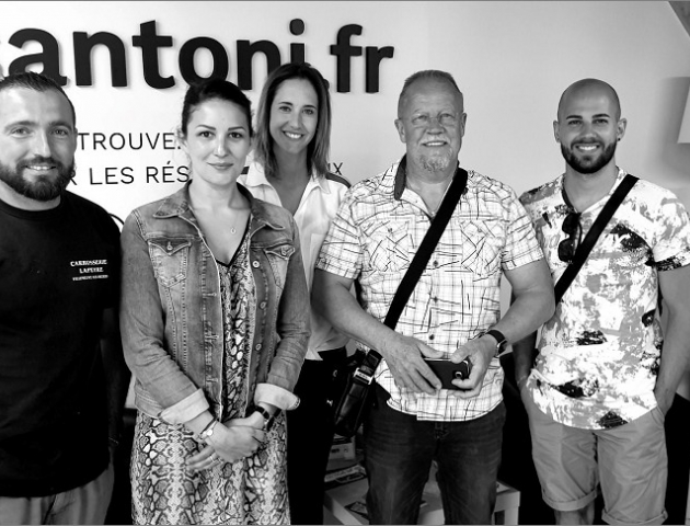 Heureux propriétaires à villeneuve-les-béziers remercie l'agence s'antoni S'antoni immobilier