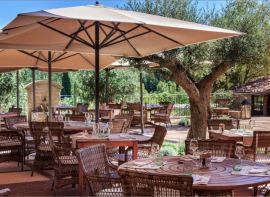 Élégantes et gourmandes, 5 terrasses cultes en provence Comptoir immobilier du luberon