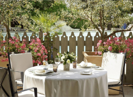 Élégantes et gourmandes, 5 terrasses cultes en provence Comptoir immobilier du luberon