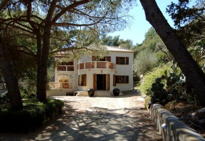 A very professional real estate office and a most helpfull staff ! Eugène de graaf