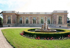Le prix de ce palais rose, en région parisienne, a baissé de 10 millions Immobilière des yvelines