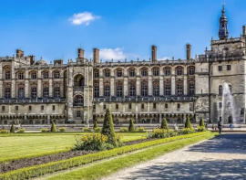 Ce somptueux château royal à 1h de paris détient l’une des plus grandes collections d’archéologie d’europe ! Immobilière des yvelines