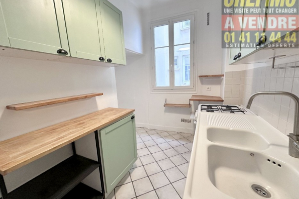 À proximité de gare de courbevoie, découvrez ce charmant deux-pièces en excellent état, dans un bel immeuble ancien Crefimo